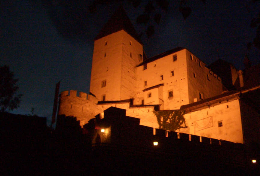 Burg bei Nacht - The Castle at Night