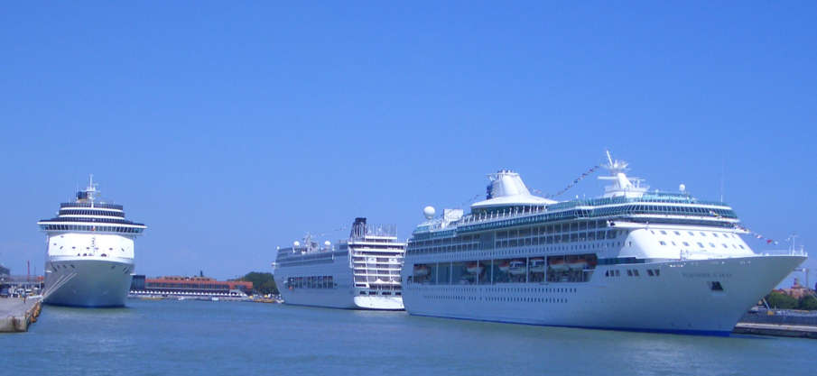 Cruise Liners / kreuzfahrtschiffe