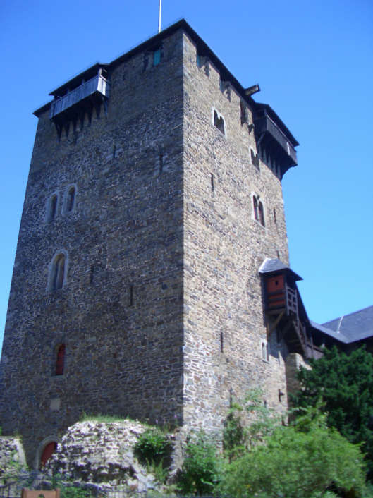 Bergfried von Schloss Burg