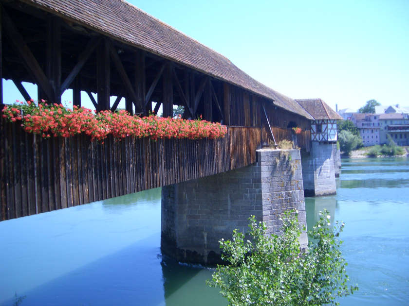 Alte Holzbrücke in die Schweiz
