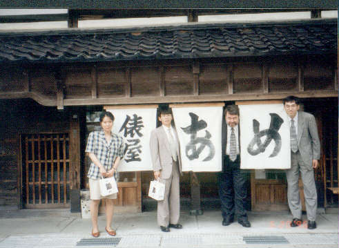 Gruppenfoto for dem Süßwarenladen in Kanazawa